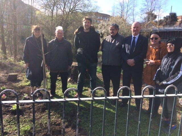 Lodge Brothers Donate Plaque to ‘The Friends of Bridge House Pond’ Lodge Brothers Donate Plaque to ‘The Friends of Bridge House Pond’