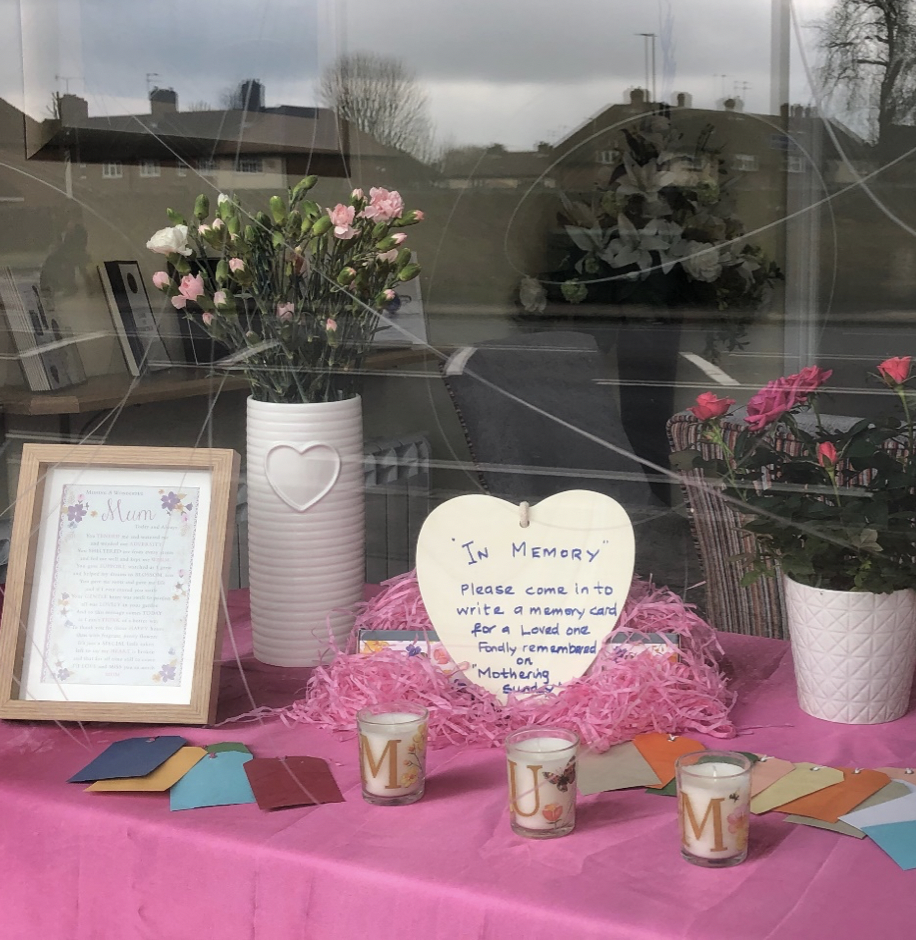MOTHERING SUNDAY REMEMBERANCE TABLE AT FELTHAM MOTHERING SUNDAY REMEMBERANCE TABLE AT FELTHAM