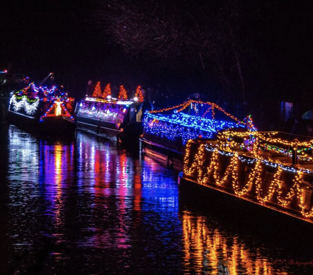 Lodge Brothers & Boutell Sponsor Byfleet Boat Club Illuminated Pageant